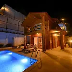 Lucida - Town - With Private Pool, Nature Views And Sea Serenity